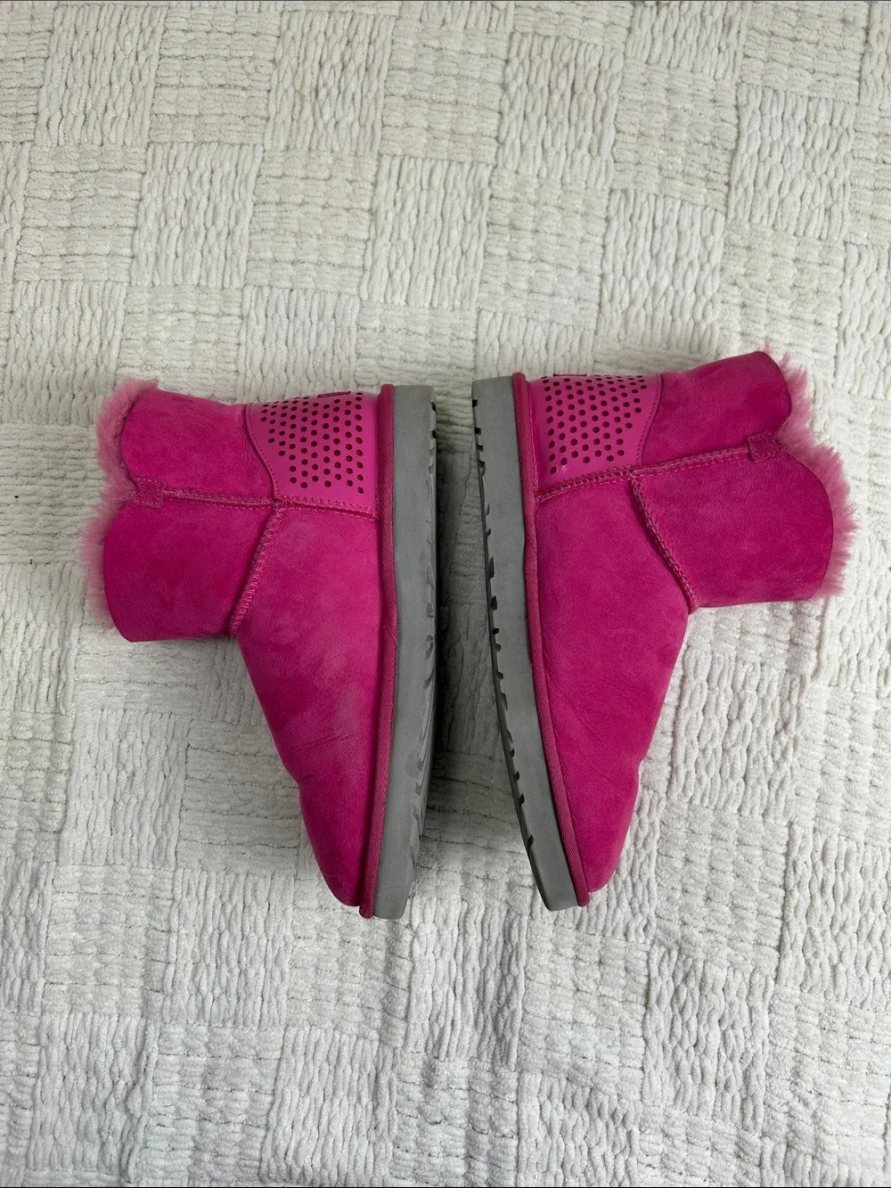 Ugh Mini Bailey Button Geo Perf Magenta Pink 10